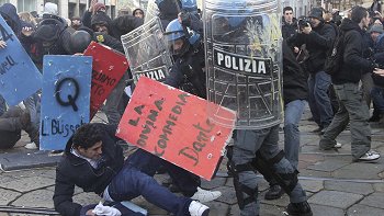   Estudiantes y sindicatos protestaron en 60 ciudades de Italia contra recortes económicos 
