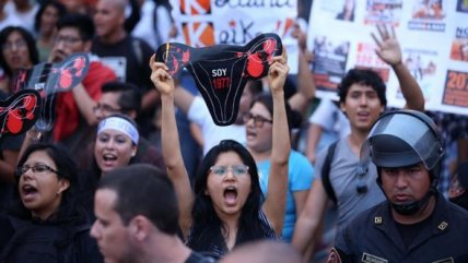   Masiva manifestación en contra de la candidatura de Keiko Fujimori en Perú 