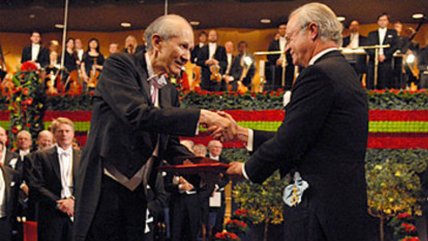  Murió el Nobel de Química Osamu Shimomura  