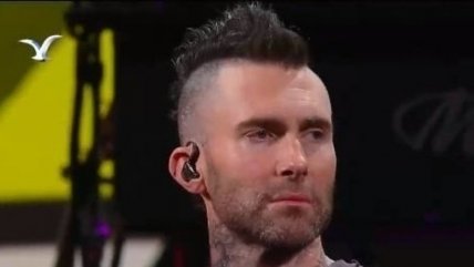   Captan a Adam Levine saliendo indignado del Festival de Viña 