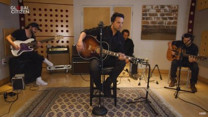   Luis Fonsi regaló una emotiva versión de 