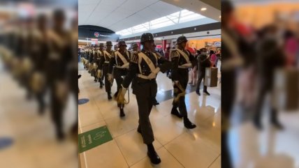  Ejército desfiló sorpresivamente en el mall Arauco Maipú  