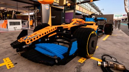   Crean alucinante replica de McLaren F1 con piezas de LEGO 
