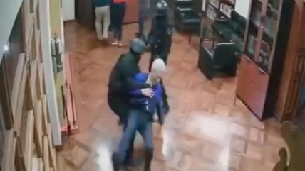   México reveló imágenes del allanamiento a su embajada en Ecuador 