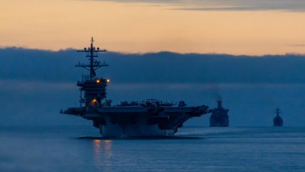   Ministra de Defensa y altos mandos visitaron el portaaviones USS George Washington 