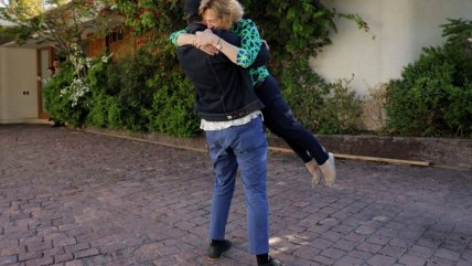  Matthei recibió a los triunfadores de derecha y se dio un mega abrazo con Francisco Orrego  