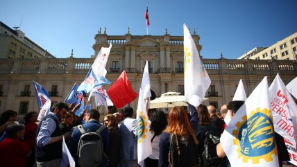   Gremios protestaron por muerte de gásfiter en La Moneda 