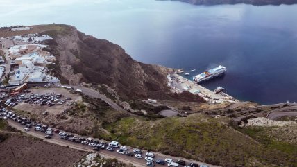   Más de 500 sismos en Santorini provocan fuga masiva de turistas y residentes 