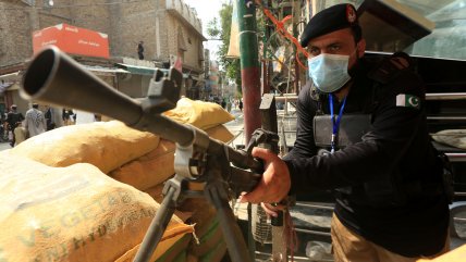 Pakistán: 13 militares muertos en ataque suicida con coche bomba Pakistán: 13 militares muertos en ataque suicida con coche bomba