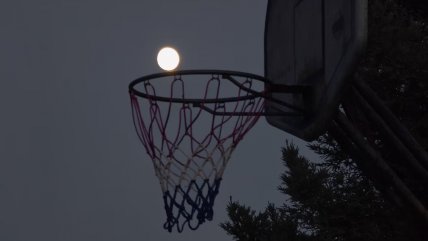   Adolescente de 17 años en riesgo vital tras ser baleado mientras jugaba básquetbol en Colina 