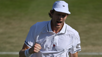   Jarry avanzó por primera vez a octavos de Wimbledon con trabajada victoria ante Fonseca 