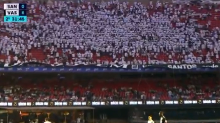   [VIDEO] Hinchas de Santos le dieron la espalda a su equipo en medio de la goleada de Vasco 