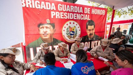  Chavistas se alistan en la milicia convocada por el régimen de Maduro  