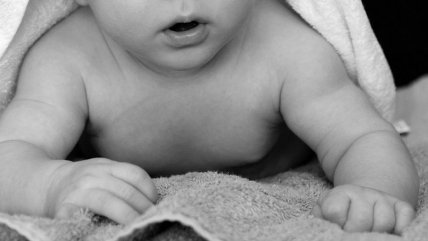   Guagua de siete meses está hospitalizada con fracturas craneales 