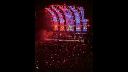   Carín León tuvo un exitosos primer show en Chile 