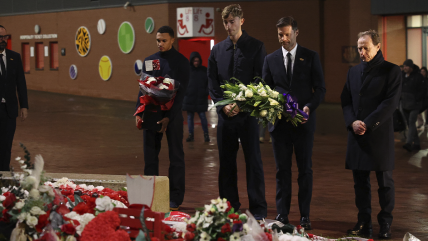   Real Madrid homenajeó a Diogo Jota con una ofrenda floral en Anfield 