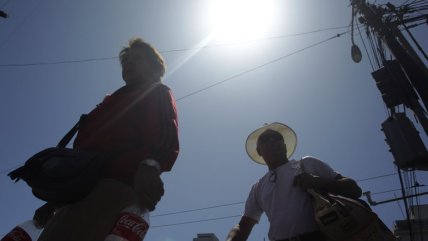  Despejado y con alza de temperaturas: Lo que espera a Santiago este fin de semana  