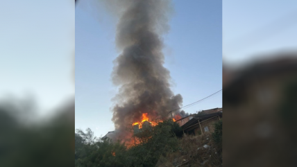   Al menos 10 viviendas afectadas por incendio en campamento de Cerrillos 