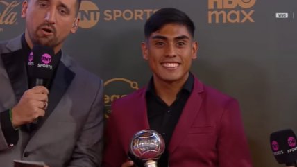   La satisfacción de Harold Antiñirre tras recibir el premio como el Mejor Jugador de Segunda División 