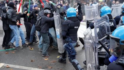  Enfrentamientos entre manifestantes y policía tras desalojo de centro social en Turín  