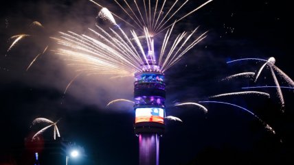  Tras siete años, la Alameda volvió a brillar con los fuegos artificiales de la Torre Entel  