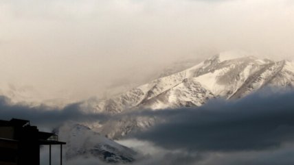   Chubascos podrían afectar sectores cordilleranos de la Región Metropolitana este jueves 