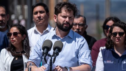  Boric reconoció lentitud en la reconstrucción tras megaincendio durante visita a El Olivar  