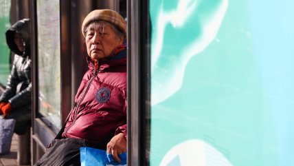   Exitosa app que chequea si las personas solas siguen vivas instala incómodo debate en China 