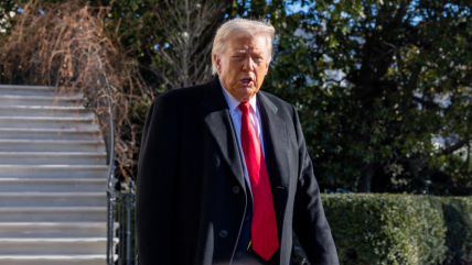   Trump defiende operativo del ICE tras muerte de mujer y acusa que fue 