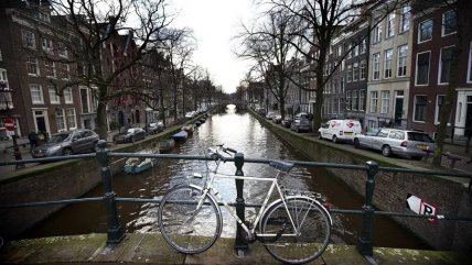   Ámsterdam prohibirá la publicidad de carne y combustibles fósiles en el espacio público 