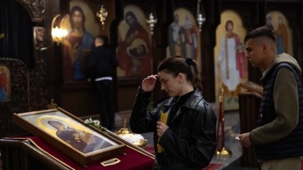   Católicos ortodoxos conmemoran el Viernes Santo en Europa oriental 