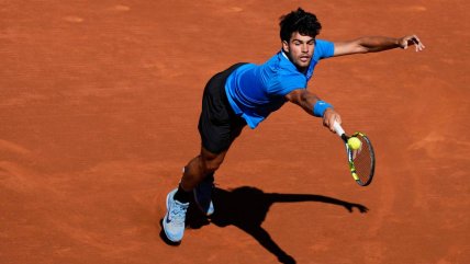   Con susto y asistencia médica: Carlos Alcaraz debutó con triunfo en el Conde de Godó 