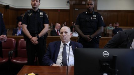   Harvey Weinstein reapareció en el inicio de su nuevo juicio por violación 