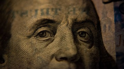   El dólar escaló a su valor más alto desde abril de 2025 