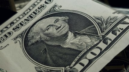   Dólar amenaza con alcanzar la luca: 
